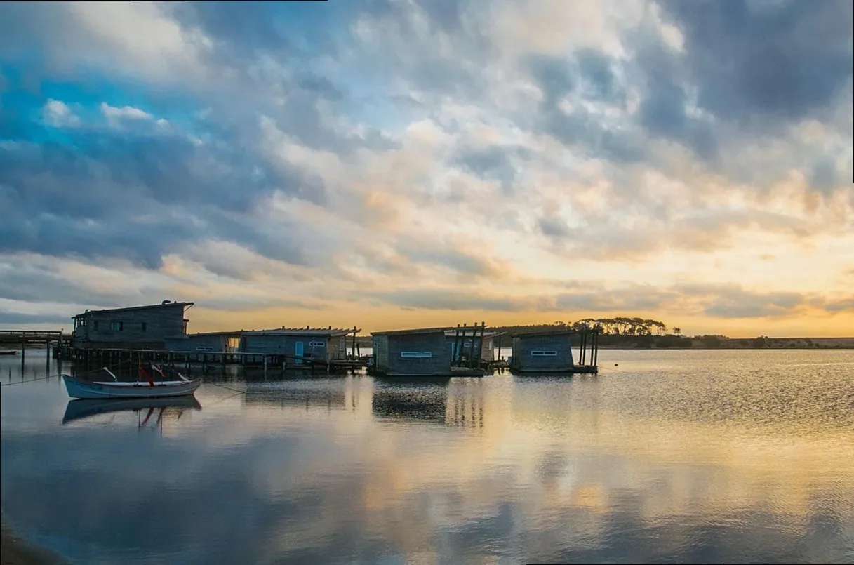 lake, floating lodge, boat, nature, sunset, fishing boat, shore, water, reflection, scenery, sky, clouds, dusk, laguna g